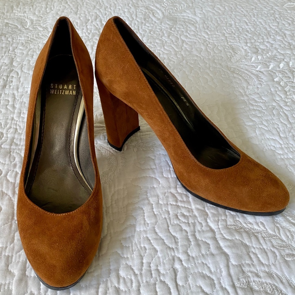 7.5 M Stuart Weitzman Brown Suede Pumps
